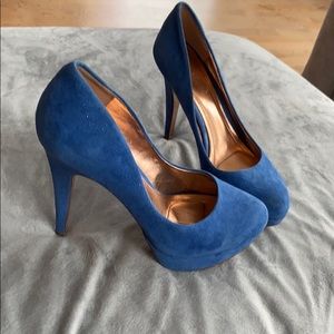 Bcbs blue suede pump